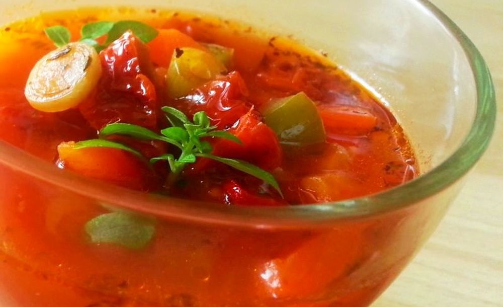 Zupa pomidorowa z suszonymi pomidorami i papryką
