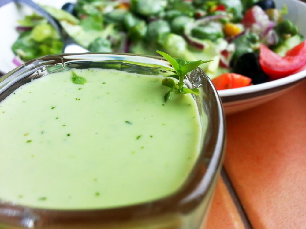 Zielony, ziołowy sos do sałatek
