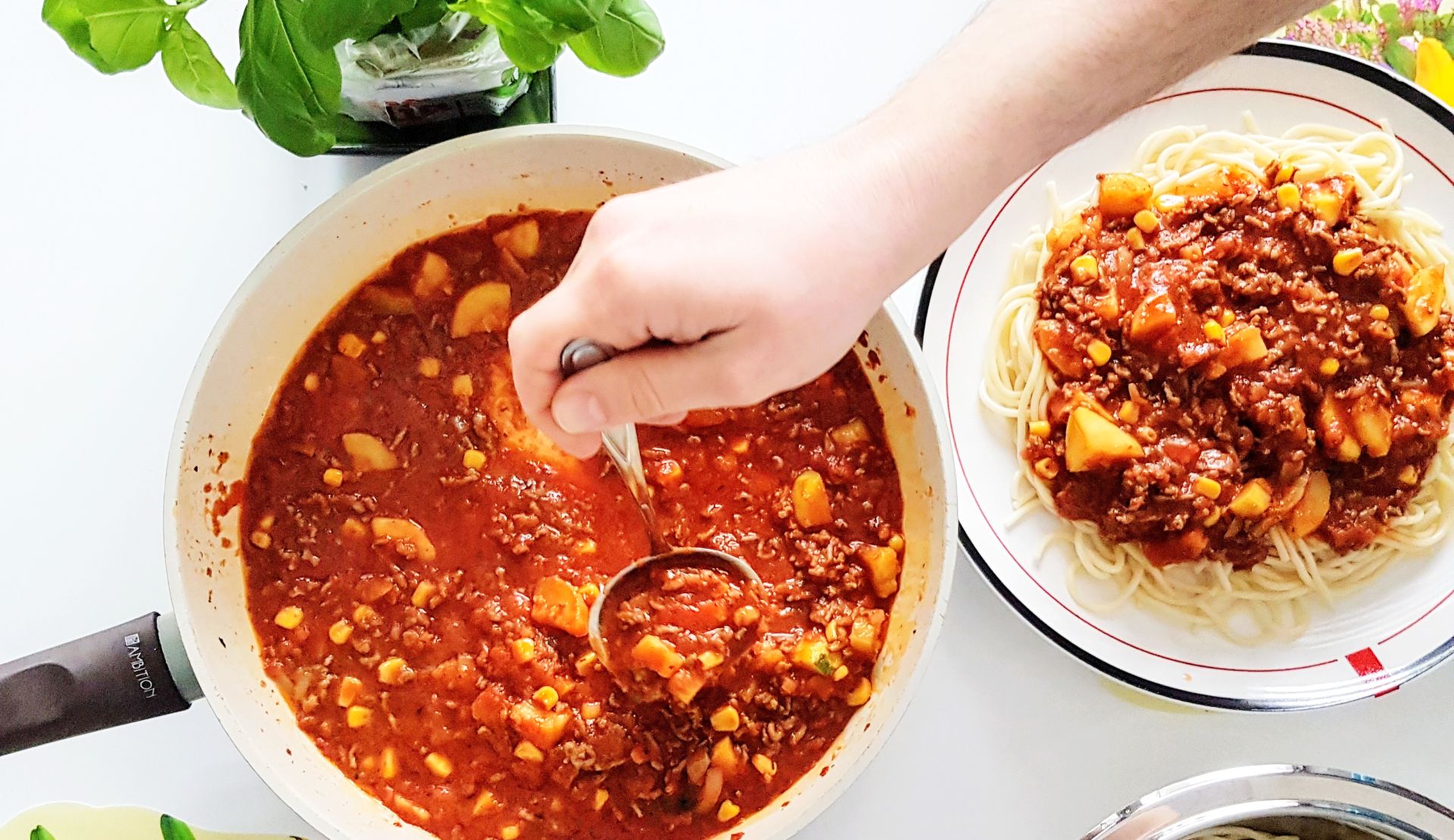 Szybkie spaghetti z wołowiną i cukinią